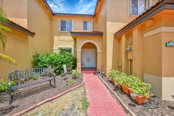 Davie, FL 33325,14141 N Forest Oak Cir