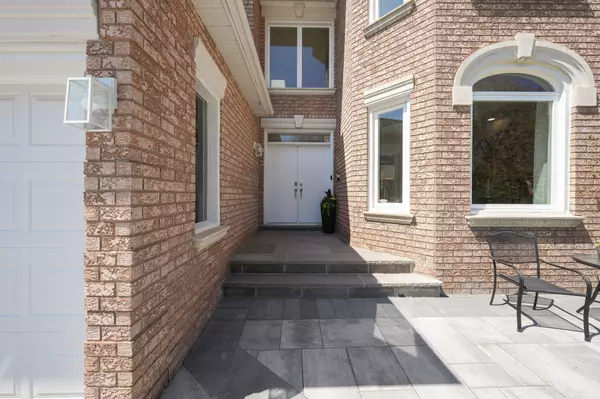 Richmond Hill, ON L4B 3R5,32 Fern AVE