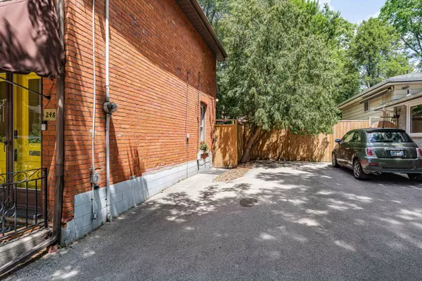 Hamilton, ON L8P 1V8,248 Bold ST