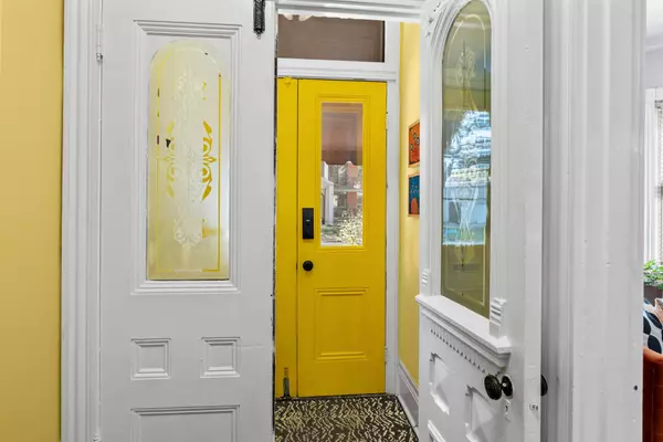 Hamilton, ON L8P 1V8,248 Bold ST