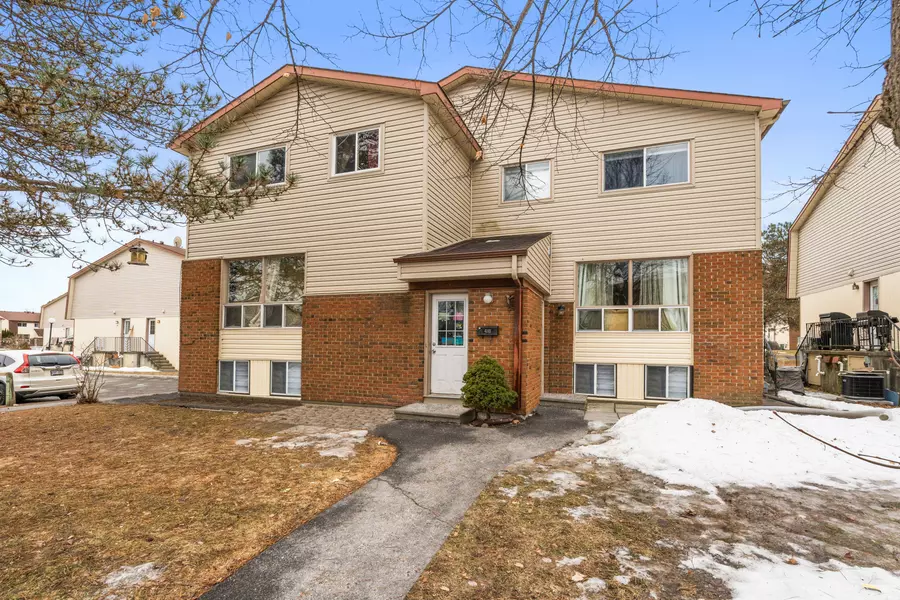 41 Forester CRES #B, Bells Corners And South To Fallowfield, ON K2H 8Y3