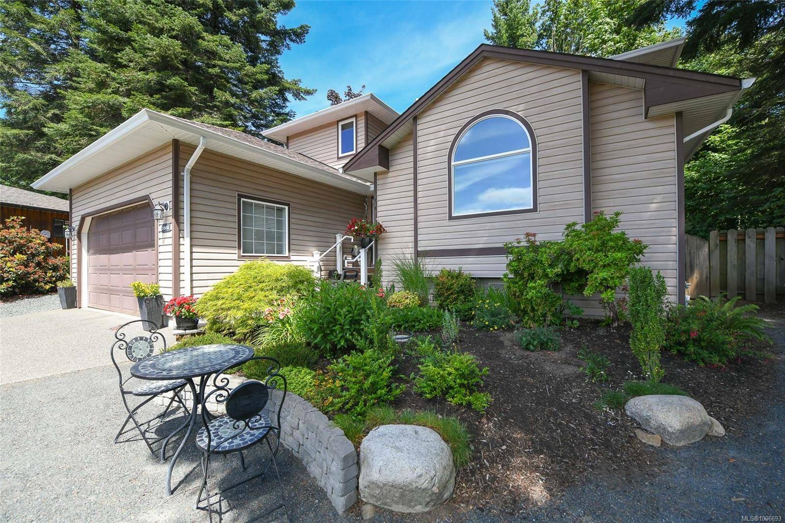 1666 Sitka Ave, Courtenay, BC V9N 8W8