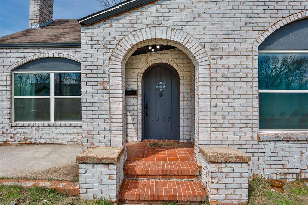Gainesville, TX 76240,1209 E Garnett Street