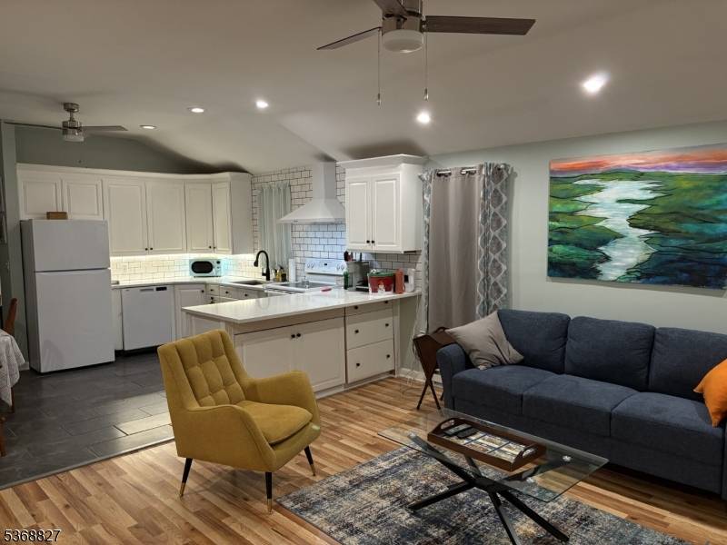Hopatcong Boro, NJ 07843,25 Nariticong Ave