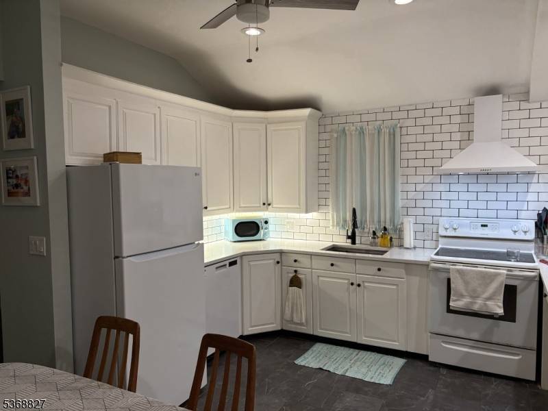 Hopatcong Boro, NJ 07843,25 Nariticong Ave