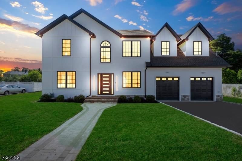 12 Thistle Ct, Totowa Boro, NJ 07512