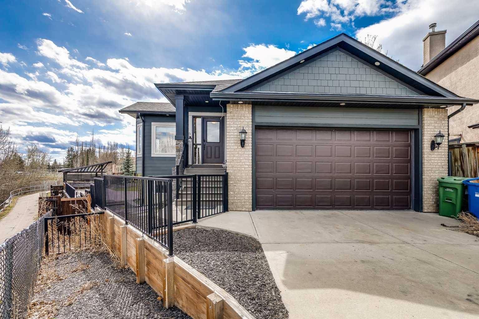 Calgary, AB T3G 4Y2,24 Royal Highland CT NW