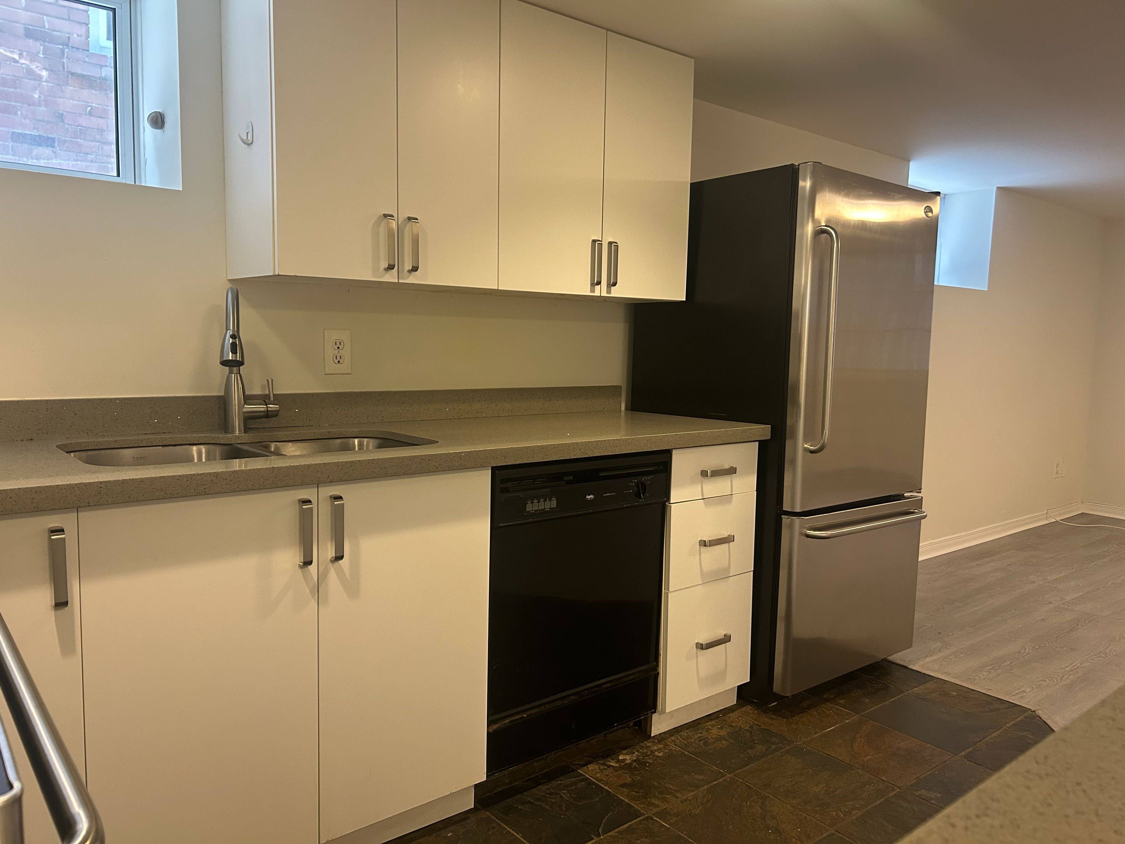 Toronto C02, ON M5P 2J9,727 Avenue RD #L