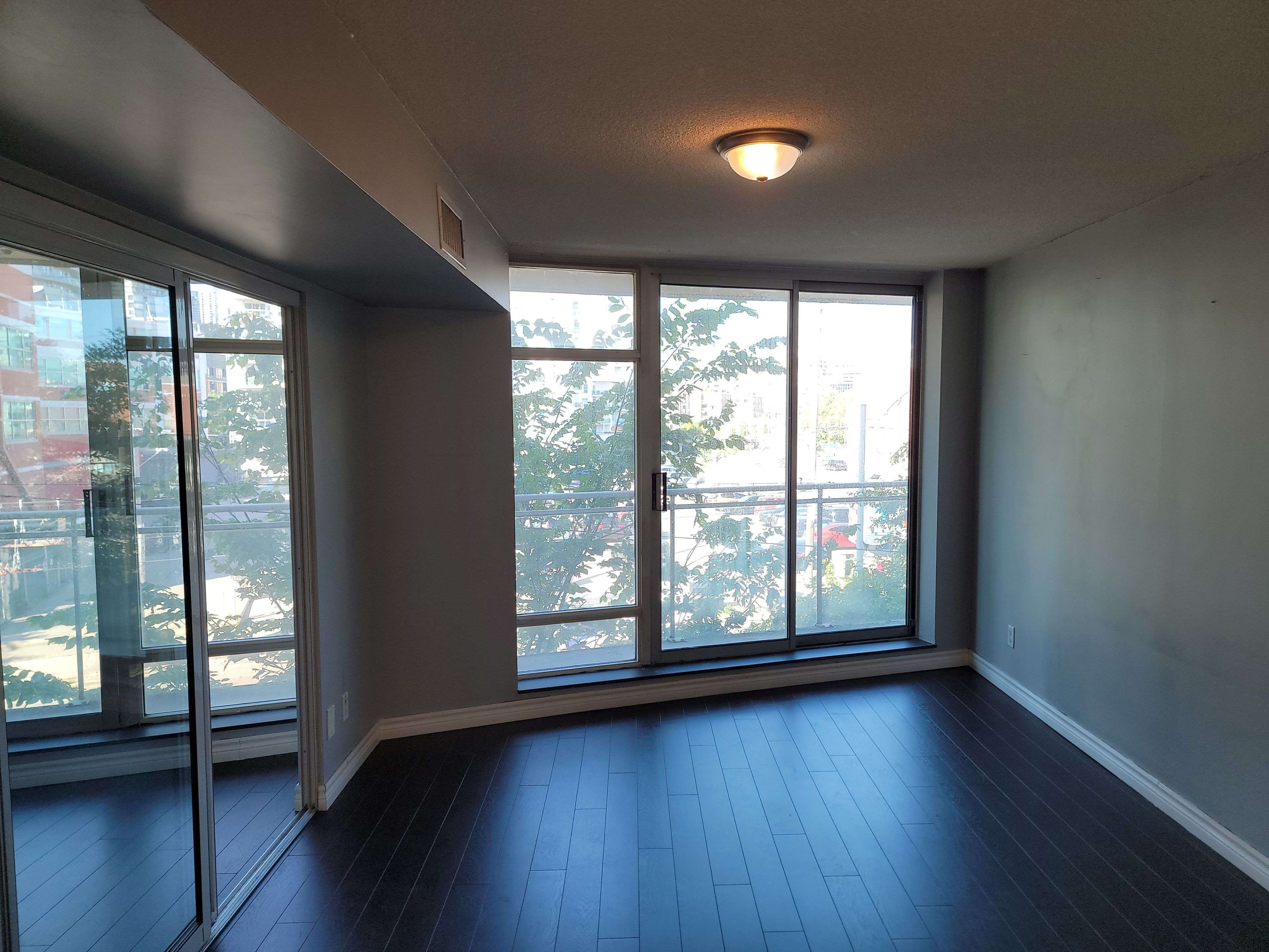Toronto C01, ON M5V 3N2,650 Queens Quay W #305
