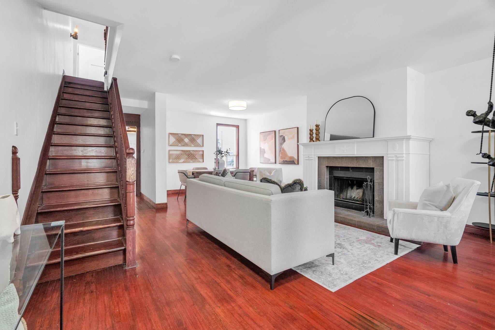 Toronto C01, ON M6G 2Y7,249 Clinton ST