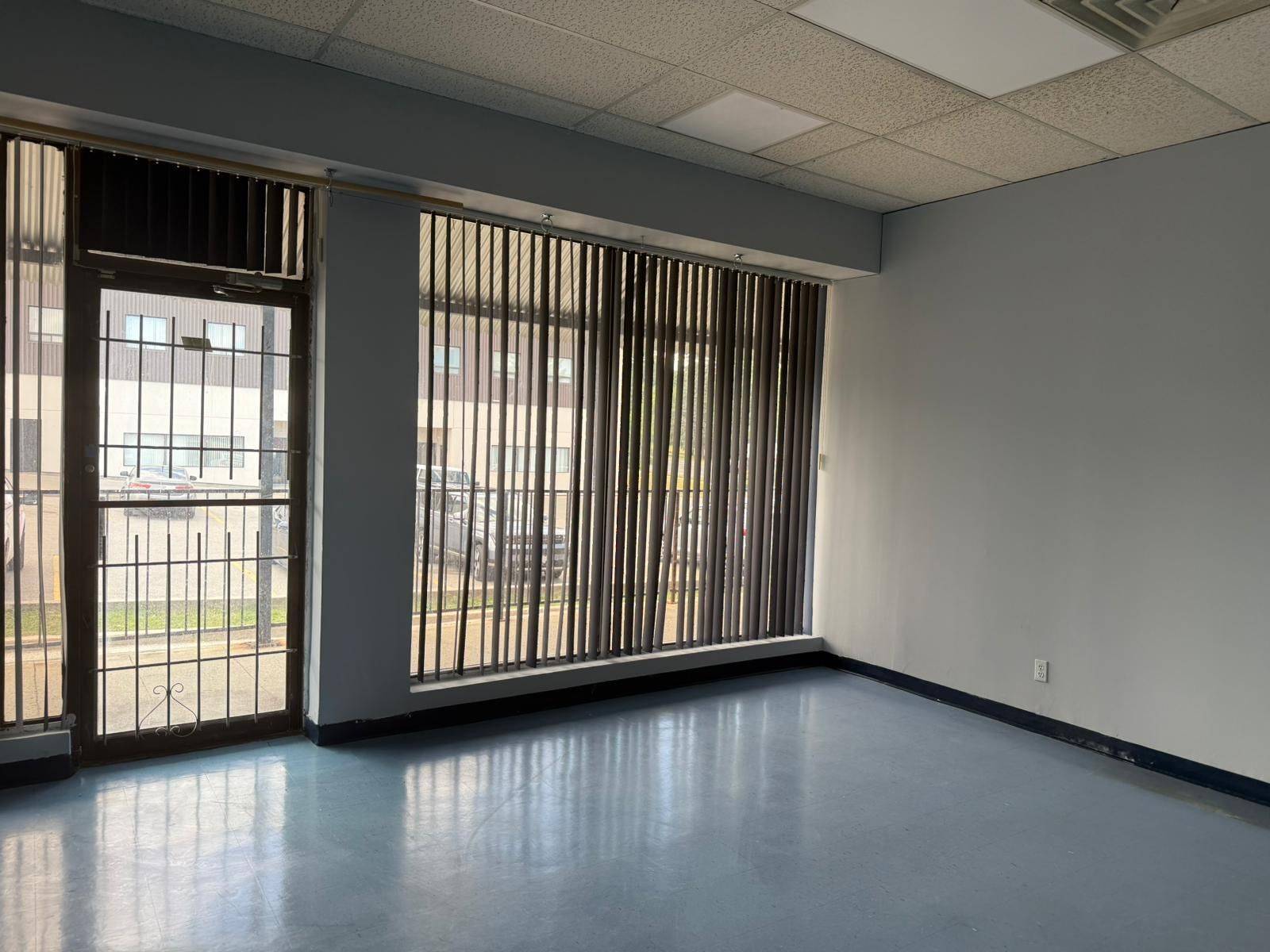 Toronto E11, ON M1B 3A4,1150 Morningside AVE #211