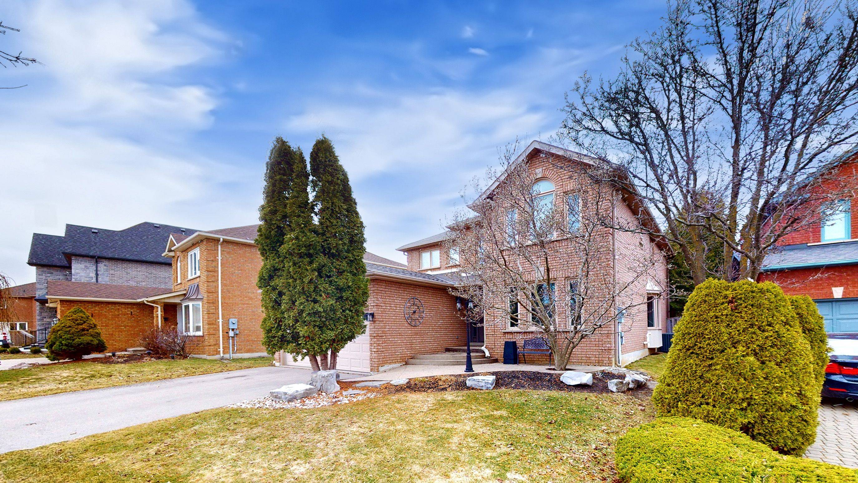 Markham, ON L3P 4Y5,102 Larkin AVE