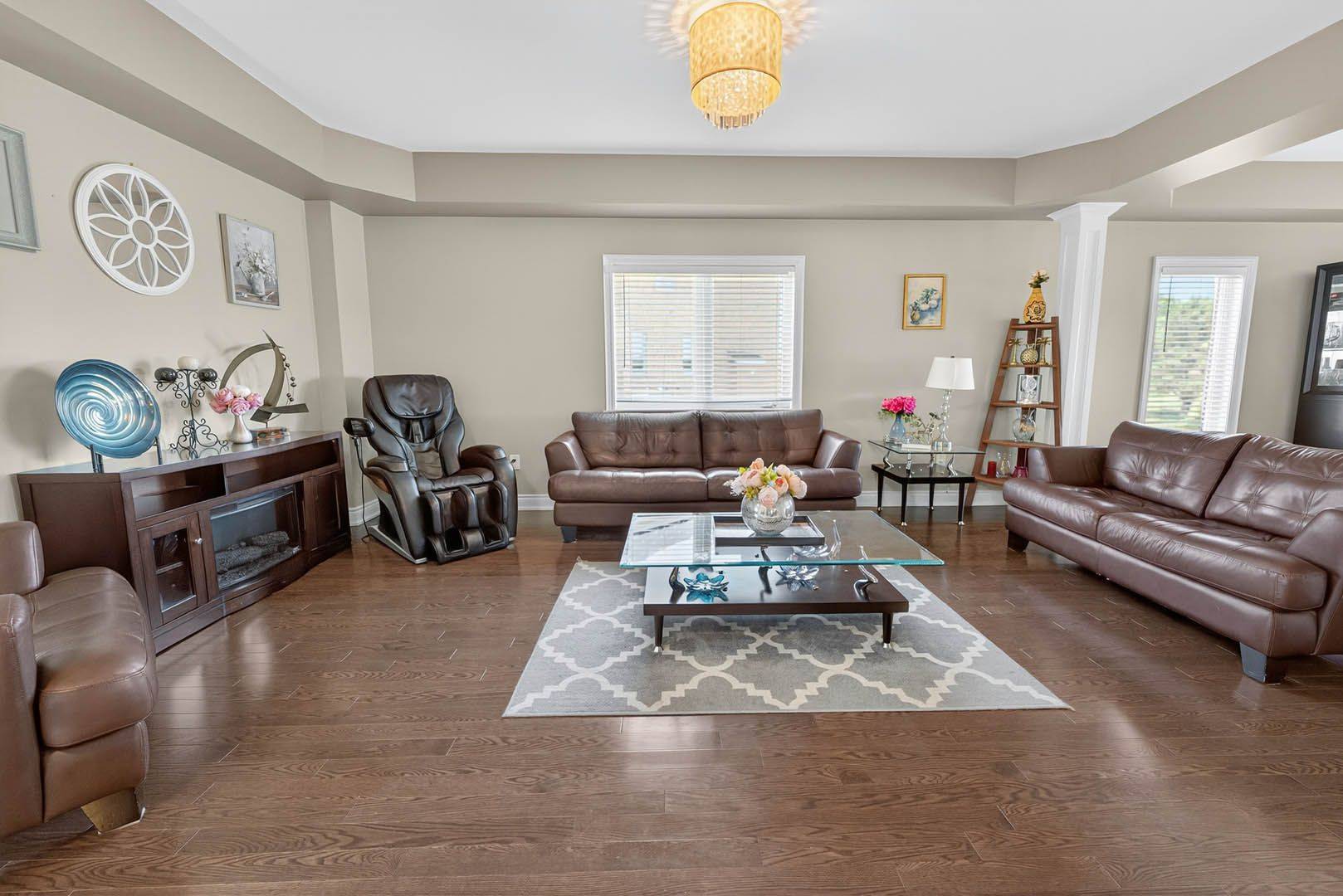 Uxbridge, ON L0C 1A0,33 Ridge RD