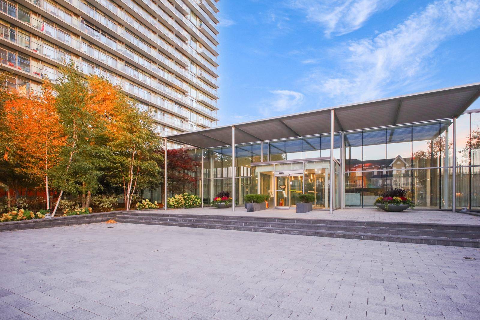 Toronto W01, ON M6S 5B3,103 The Queensway AVE #2407