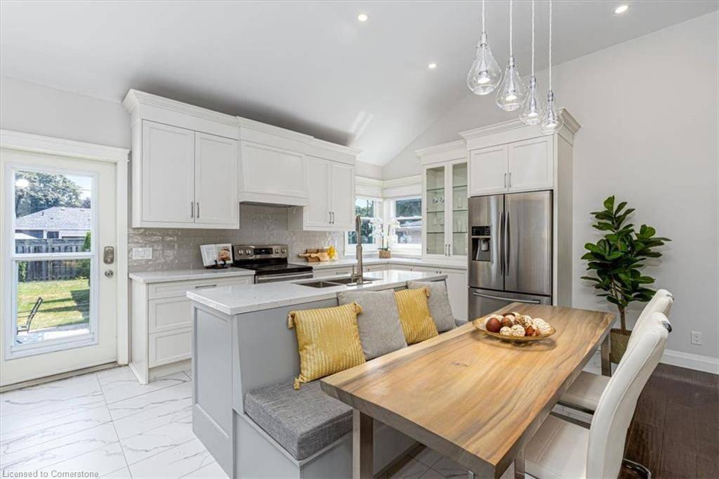 Burlington, ON L7T 3J1,965 KINGSWAY DR