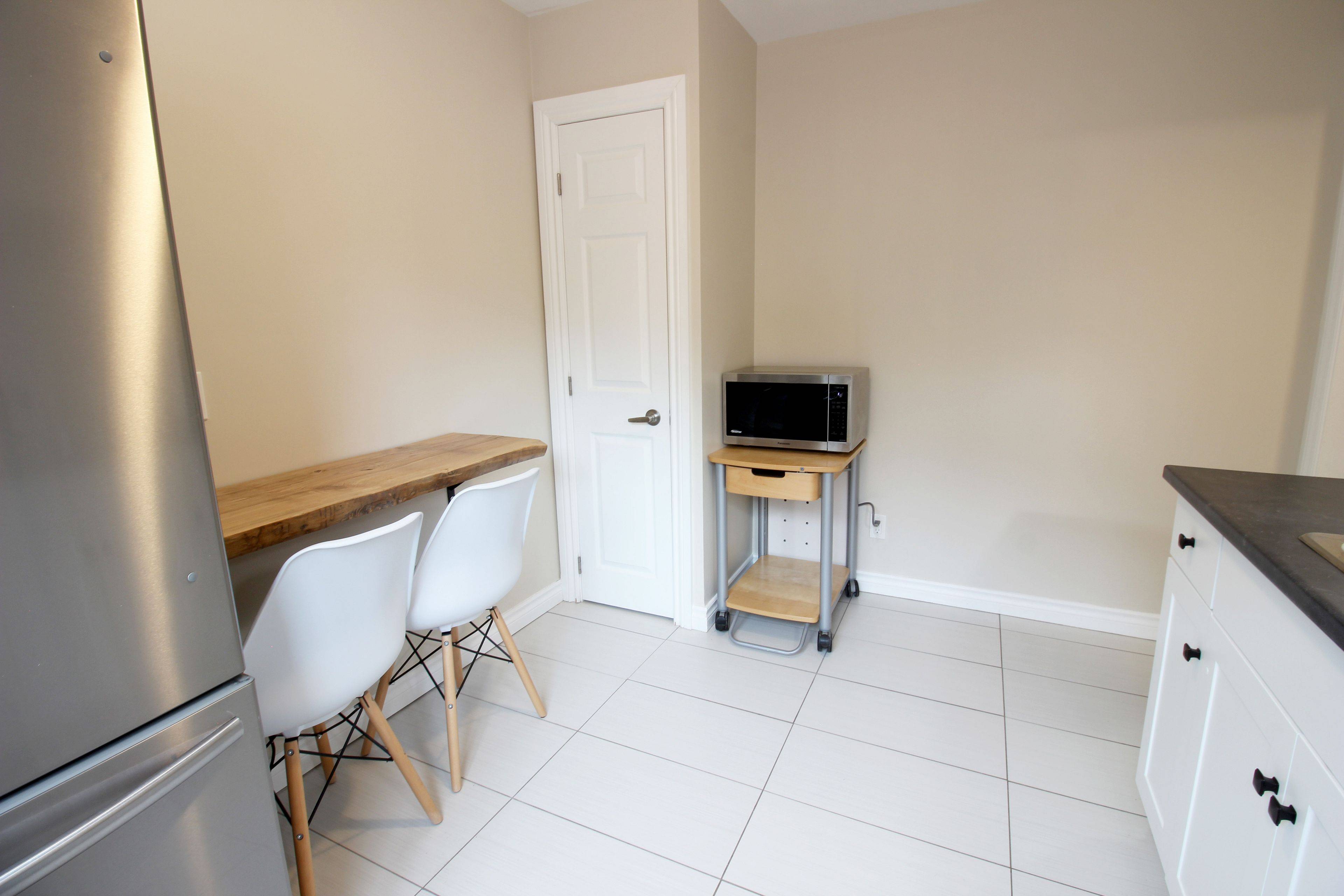 Centre Wellington, ON N1M 1T4,360 Queen ST E #1