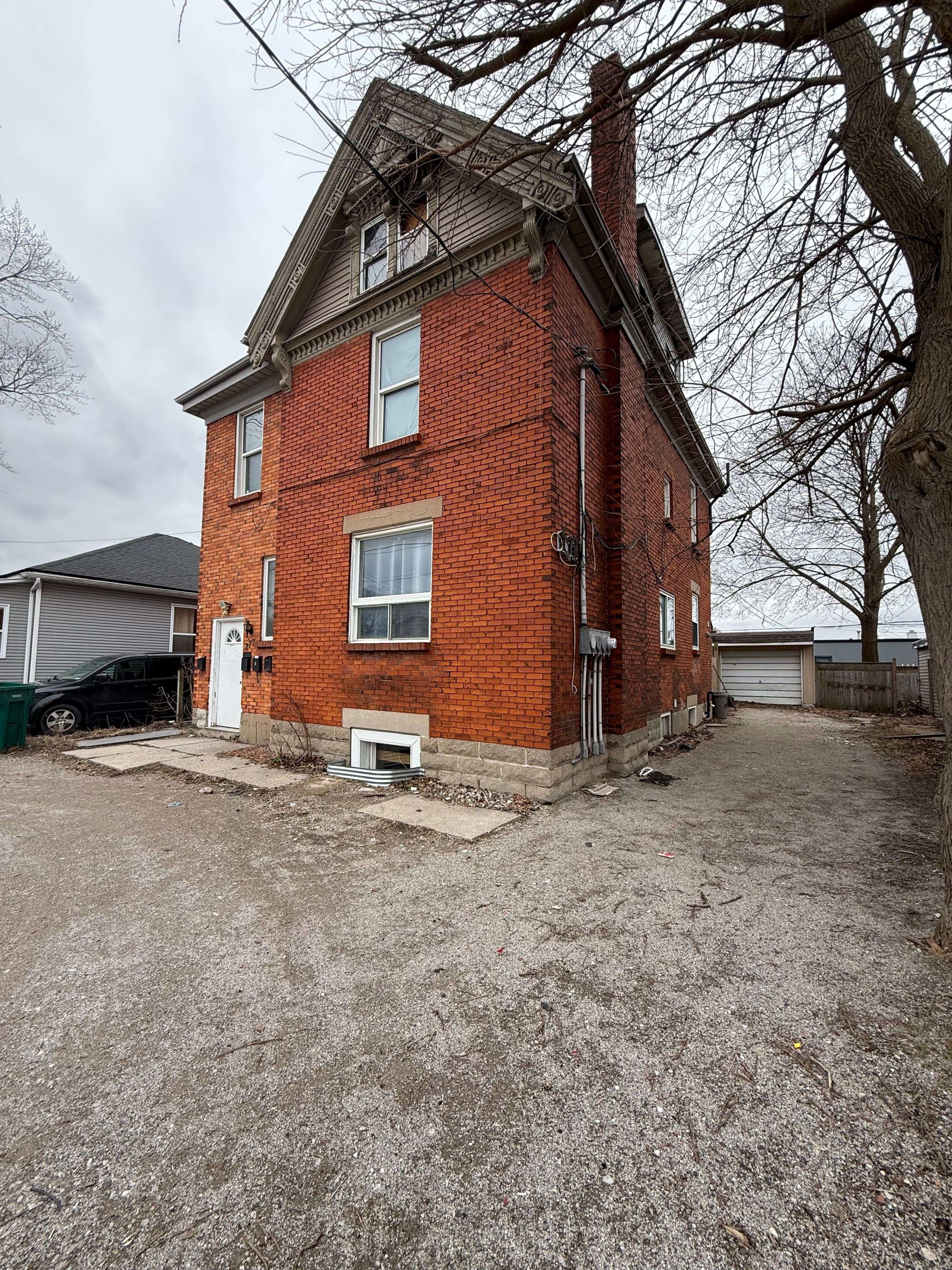 London East, ON N6B 3C2,275 William ST