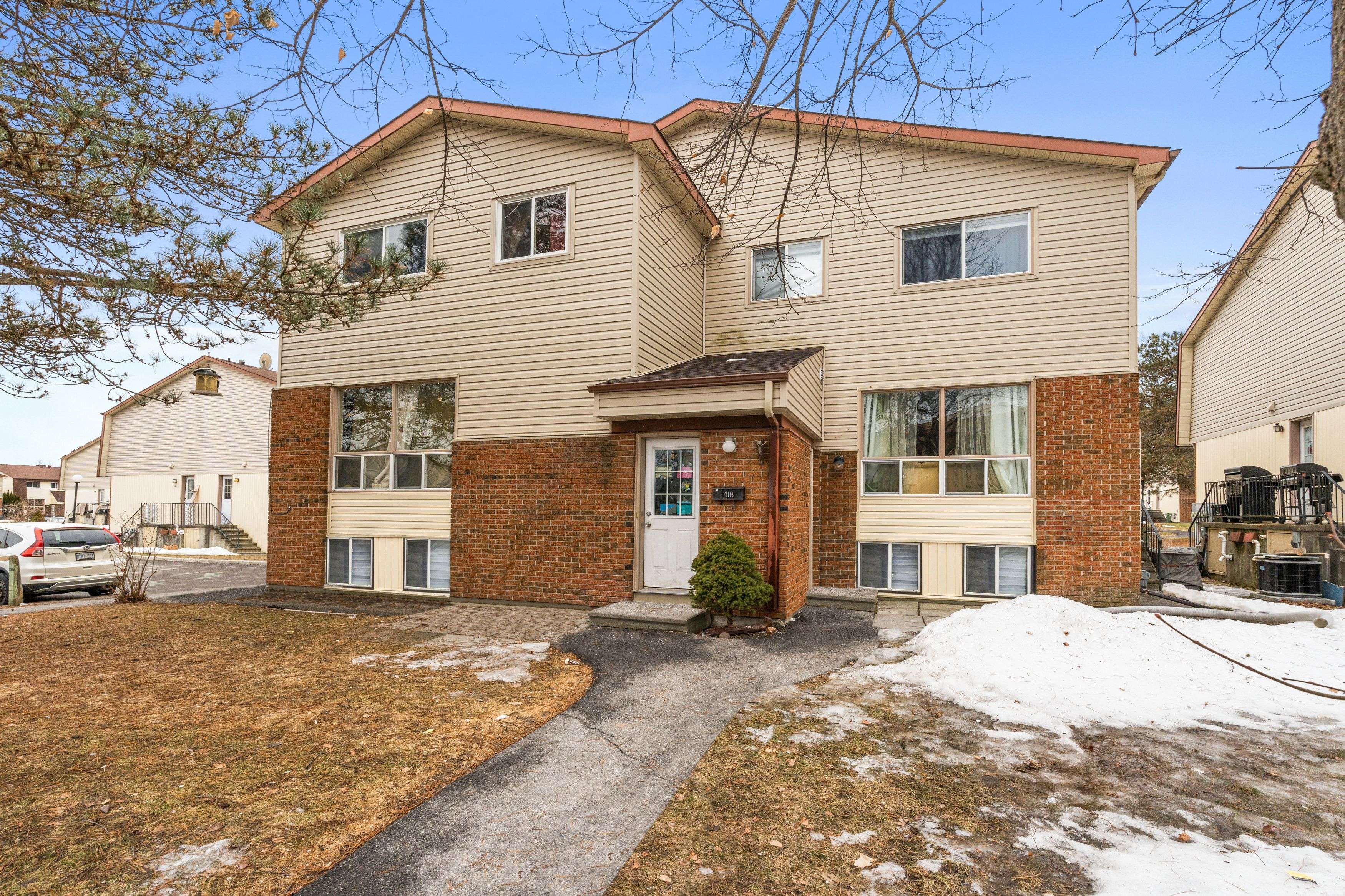 41 Forester CRES #B, Bells Corners And South To Fallowfield, ON K2H 8Y3
