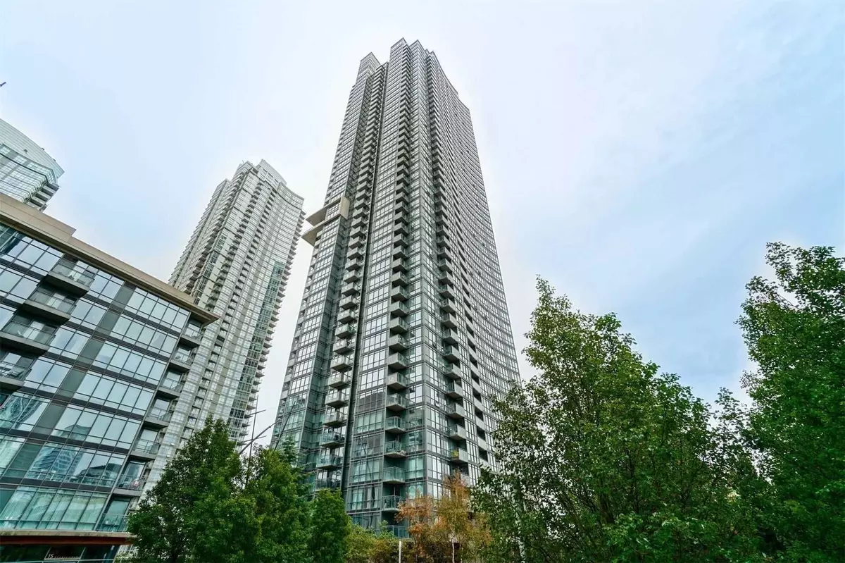 Toronto C01, ON M5V 3Y3,11 Brunel CT #3916