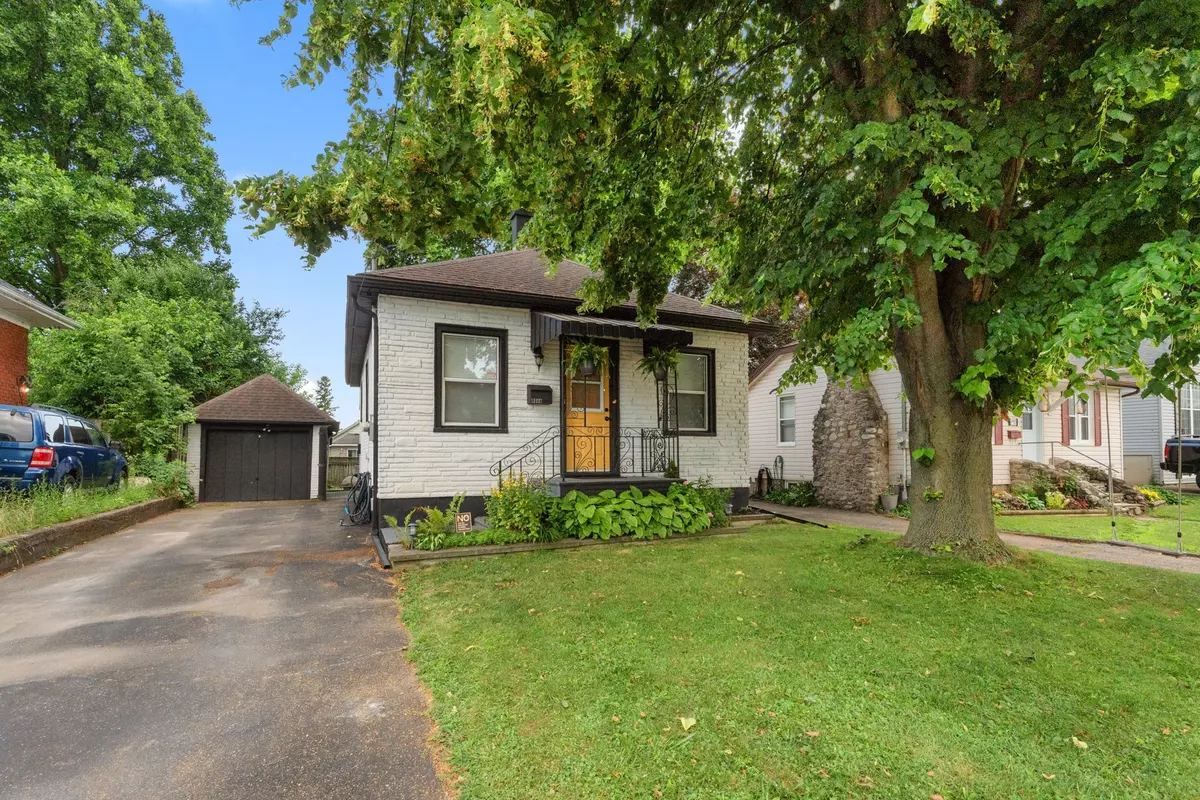 Niagara Falls, ON L2G 2C1,6344 Culp ST