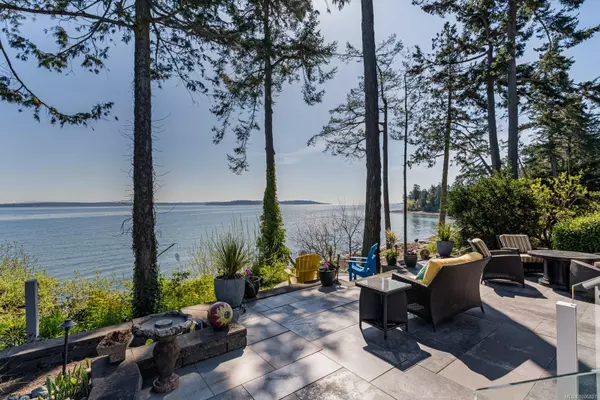 9055 Lochside Dr, North Saanich, BC V8L 1N1