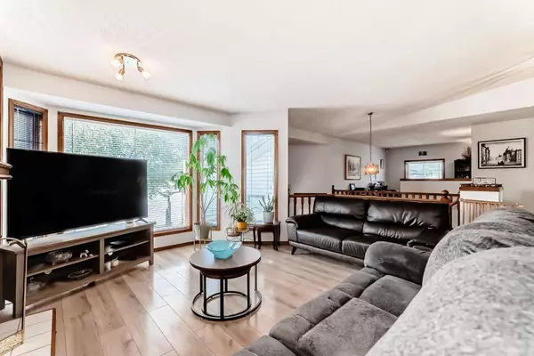 Calgary, AB T3K 3Y2,68 Harvest Oak WAY NE