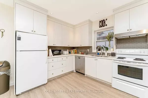 Toronto C03, ON M5P 2L4,118 Braemar AVE #3