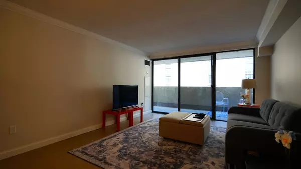 Toronto C08, ON M5B 2H9,45 Carlton ST #312