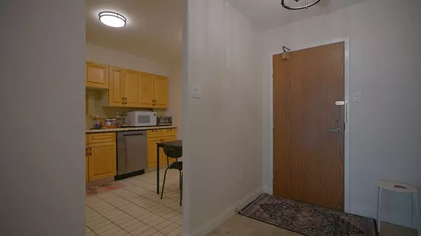 Toronto C08, ON M5B 2H9,45 Carlton ST #312