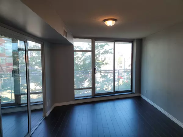 Toronto C01, ON M5V 3N2,650 Queens Quay W #305
