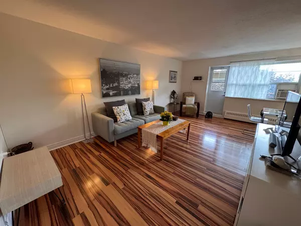 Oshawa, ON L1J 5Z5,900 Glen ST #414