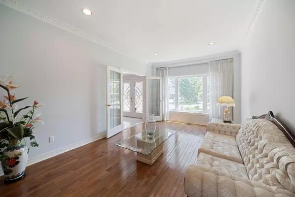 Richmond Hill, ON L4C 6R7,16 Oak AVE N