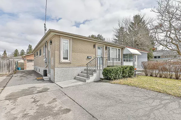 13 Richardson DR, Aurora, ON L4G 1Y9