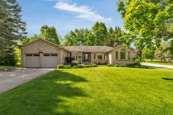 2235 Meadowland ST, Innisfil, ON L0L 1K0