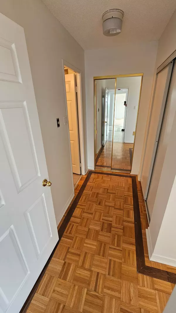 Mississauga, ON L5L 5P4,2155 Burnhamthorpe RD W #1103