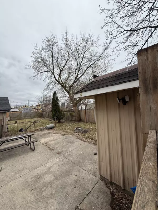 London East, ON N6B 3C2,275 William ST