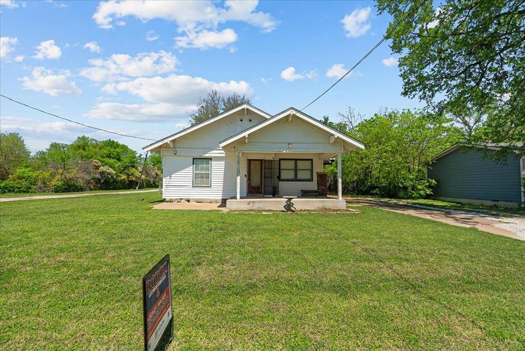 110 W Elm Avenue,  Alvarado,  TX 76009