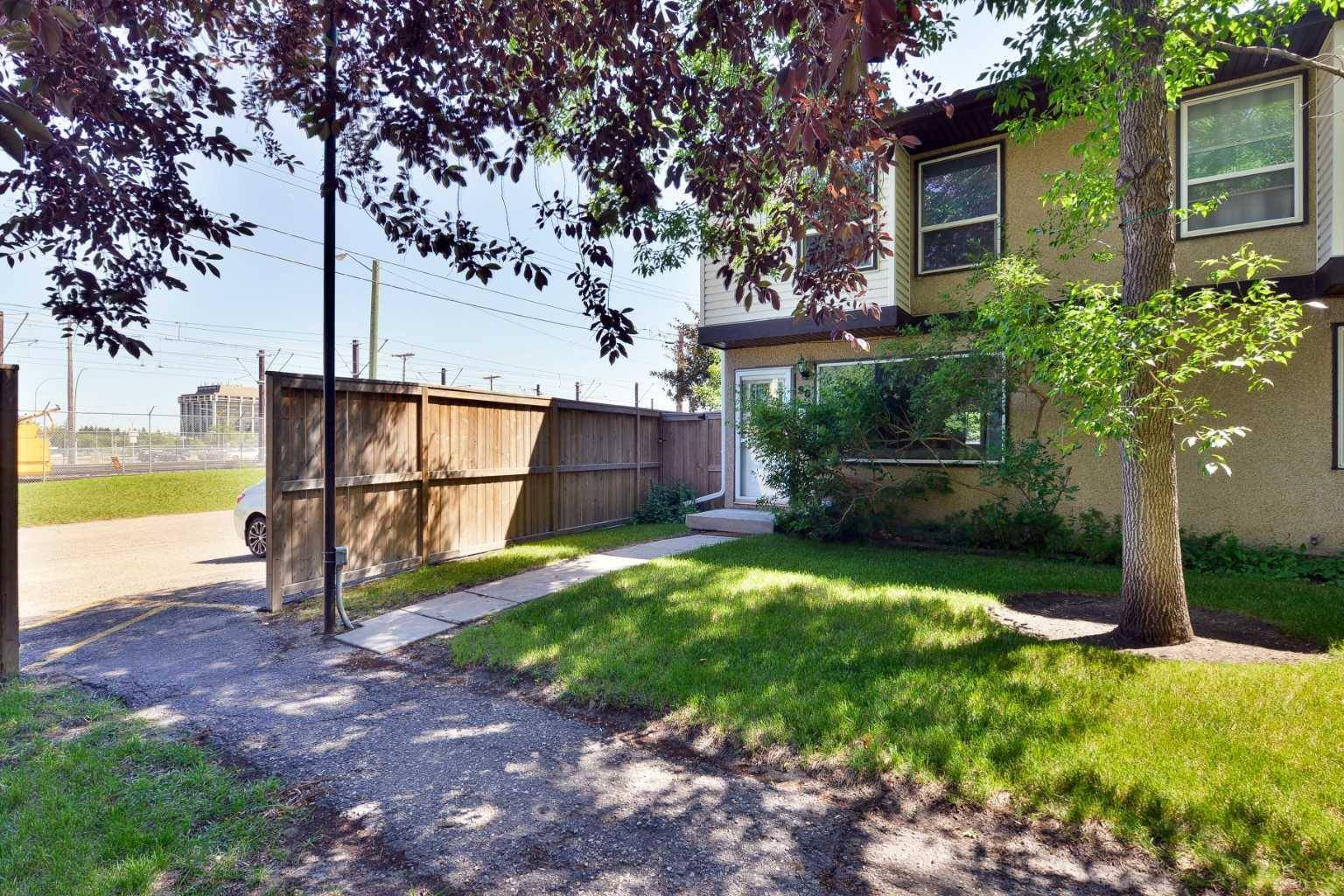 Calgary, AB T2W2N7,630 Sabrina RD Southwest #90