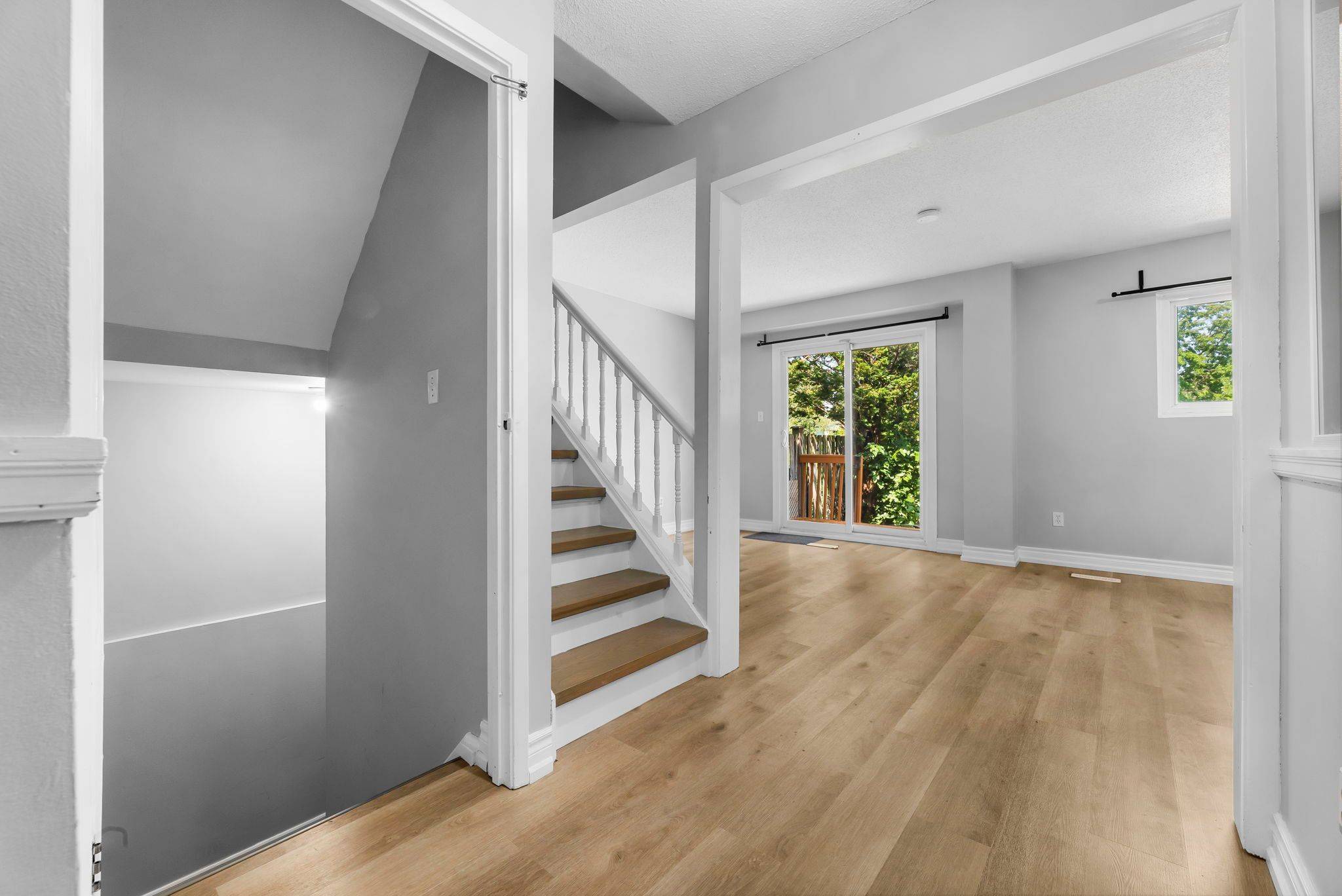 Oshawa, ON L1G 7M4,1055 Central Park BLVD N #31