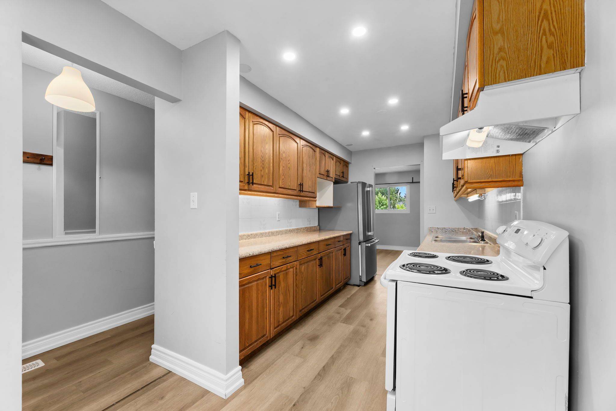 Oshawa, ON L1G 7M4,1055 Central Park BLVD N #31