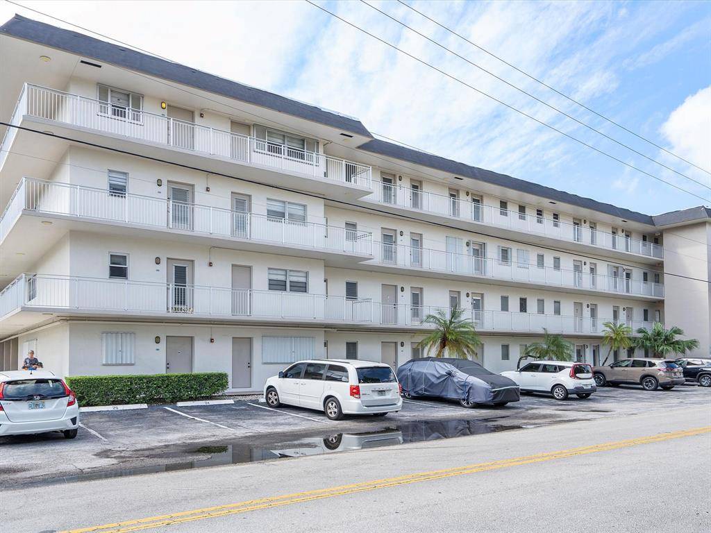 Hallandale Beach,  FL 33009