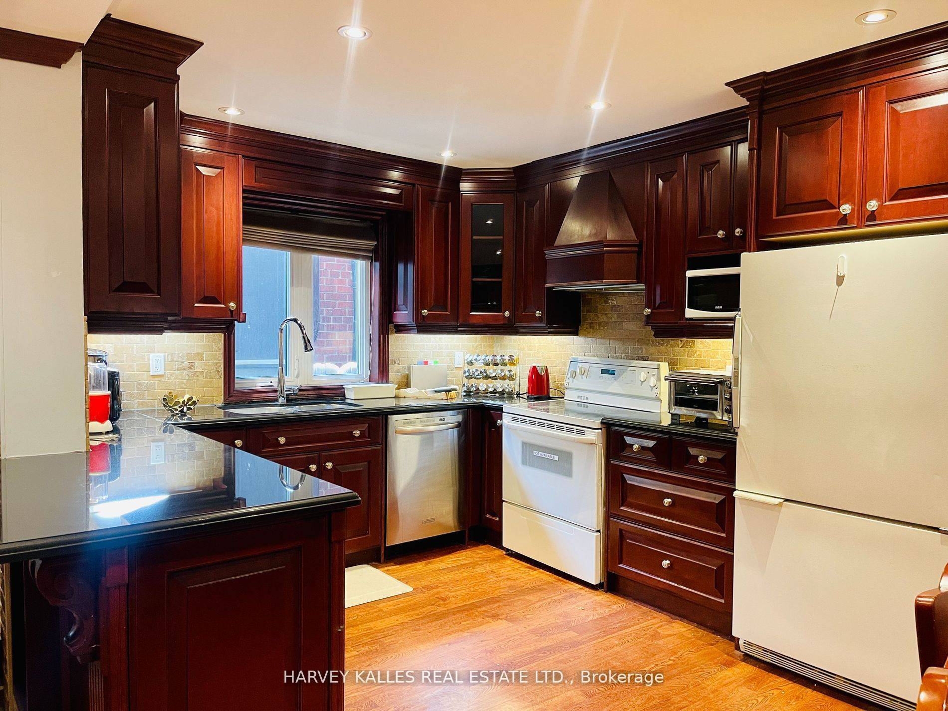Toronto W03, ON M6H 2J1,1538 Davenport RD #Main