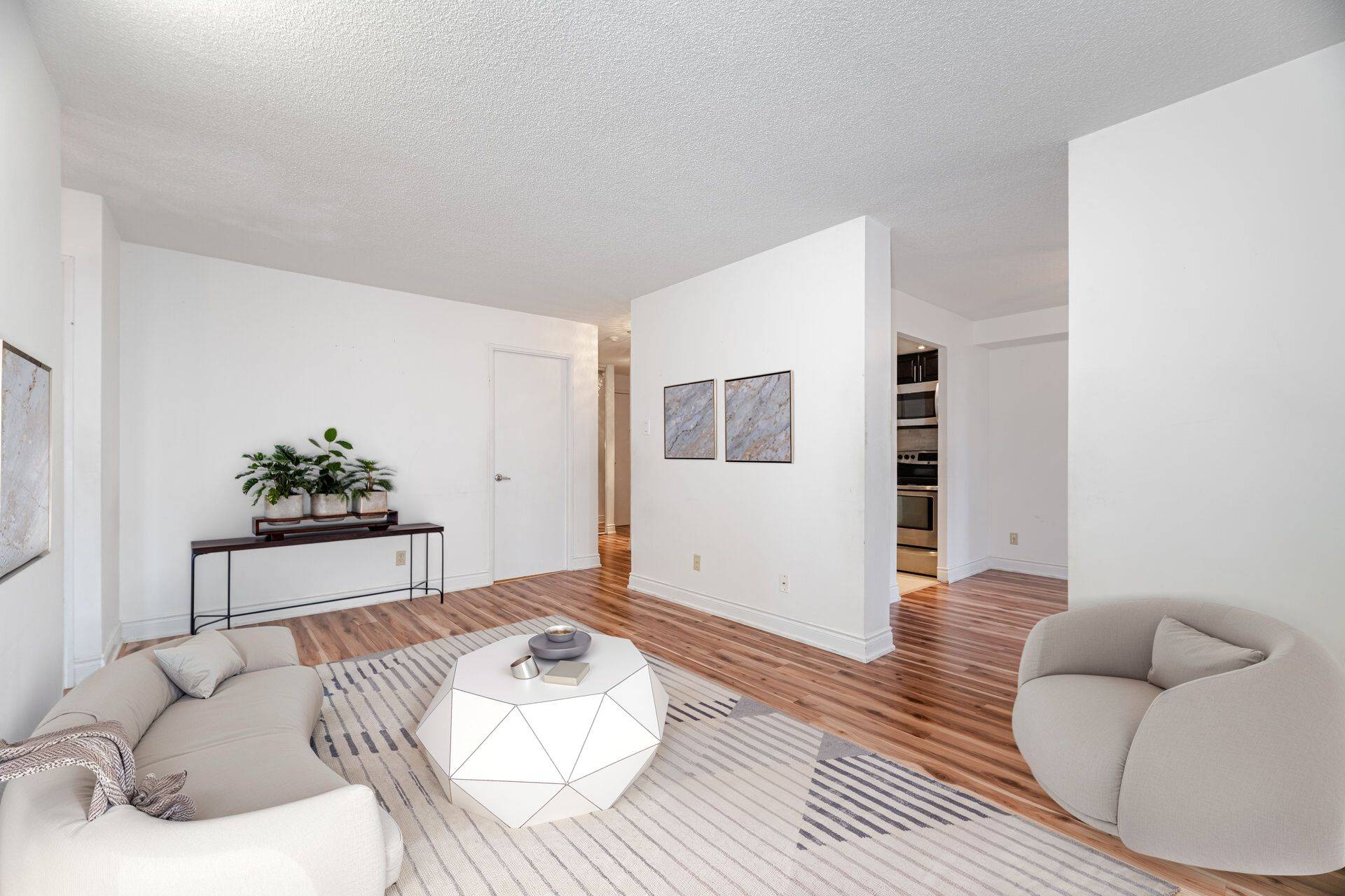 Mississauga, ON L5B 3Y9,115 Hillcrest AVE #811