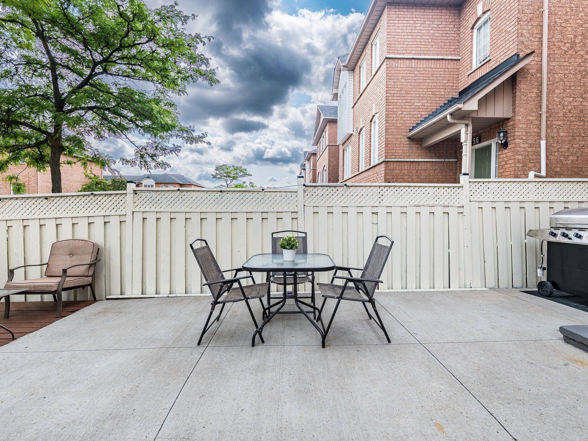 Brampton, ON L6V 4M3,57 Brickyard WAY #60