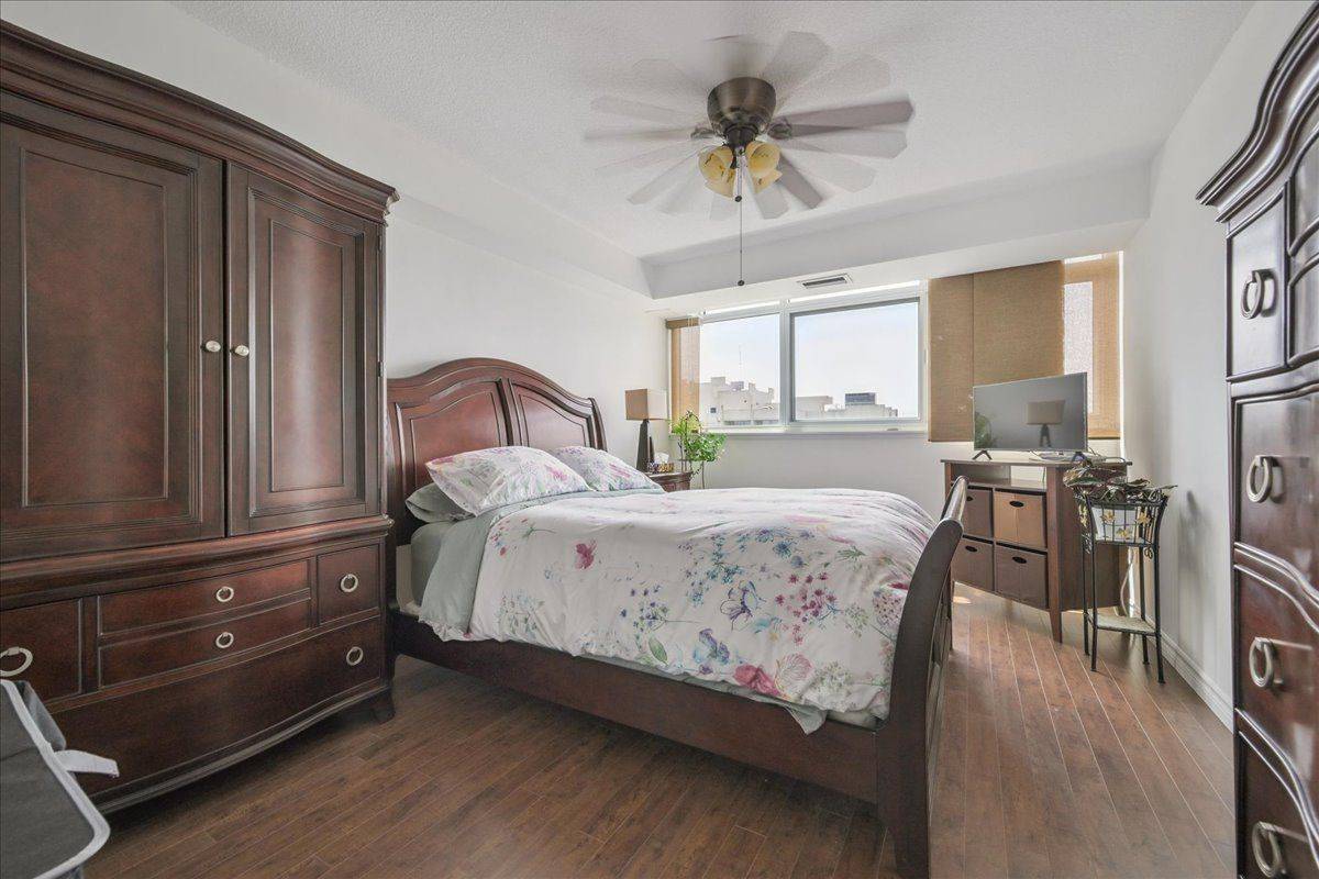 Oakville, ON L6H 2R8,1359 White Oaks BLVD W #1605