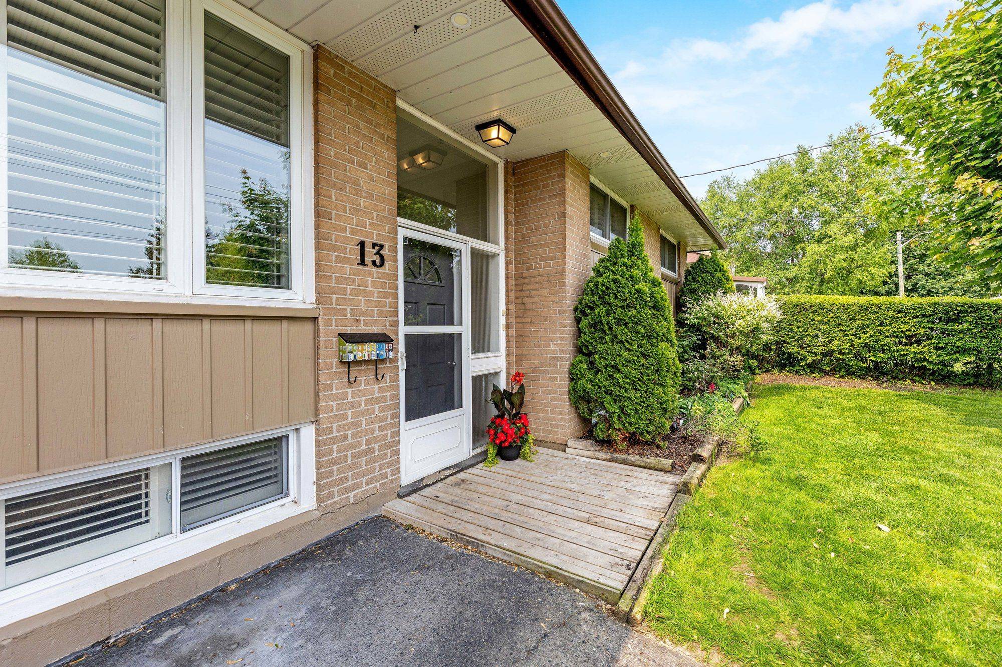 Halton Hills, ON L7G 4L6,13 Gower CT
