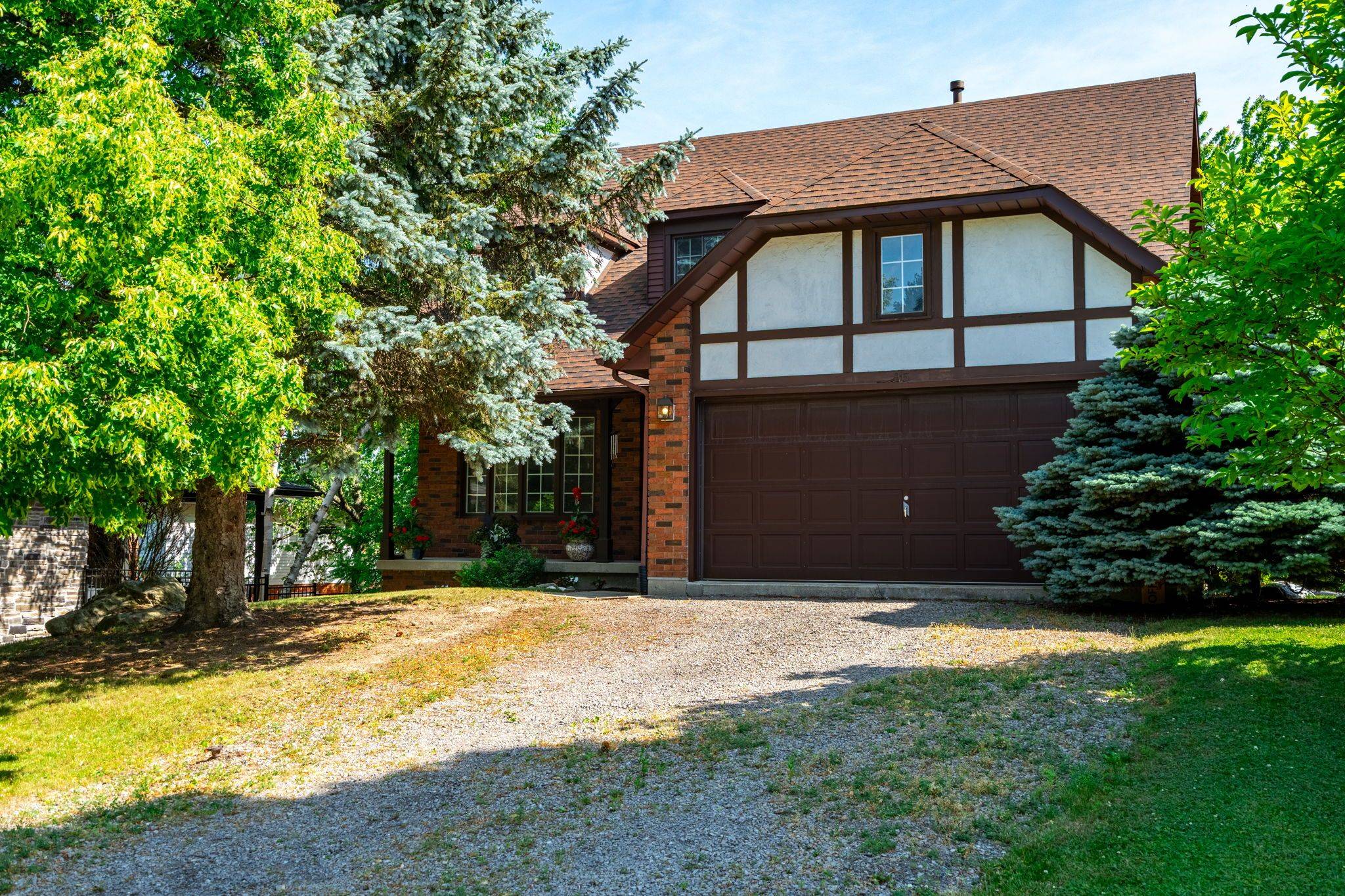 Hamilton, ON L9K 1E9,95 Bluebell CRES