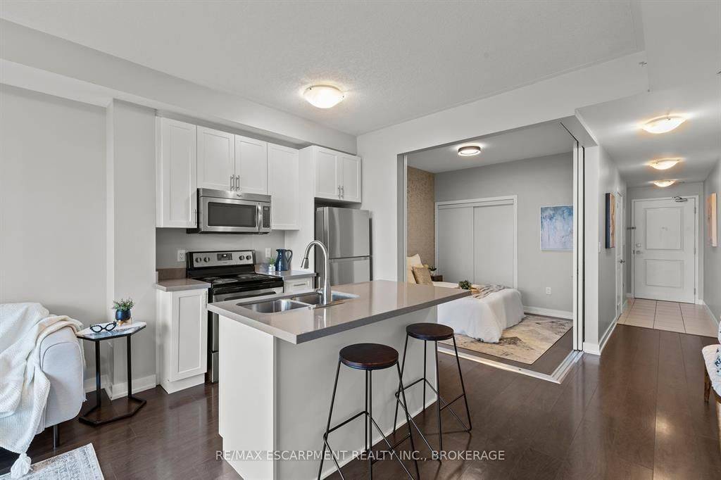 Hamilton, ON L8E 0J2,35 Southshore CRES #230