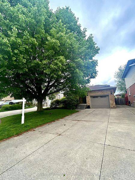 14 Vista CT, Hamilton, ON L9B 1X2
