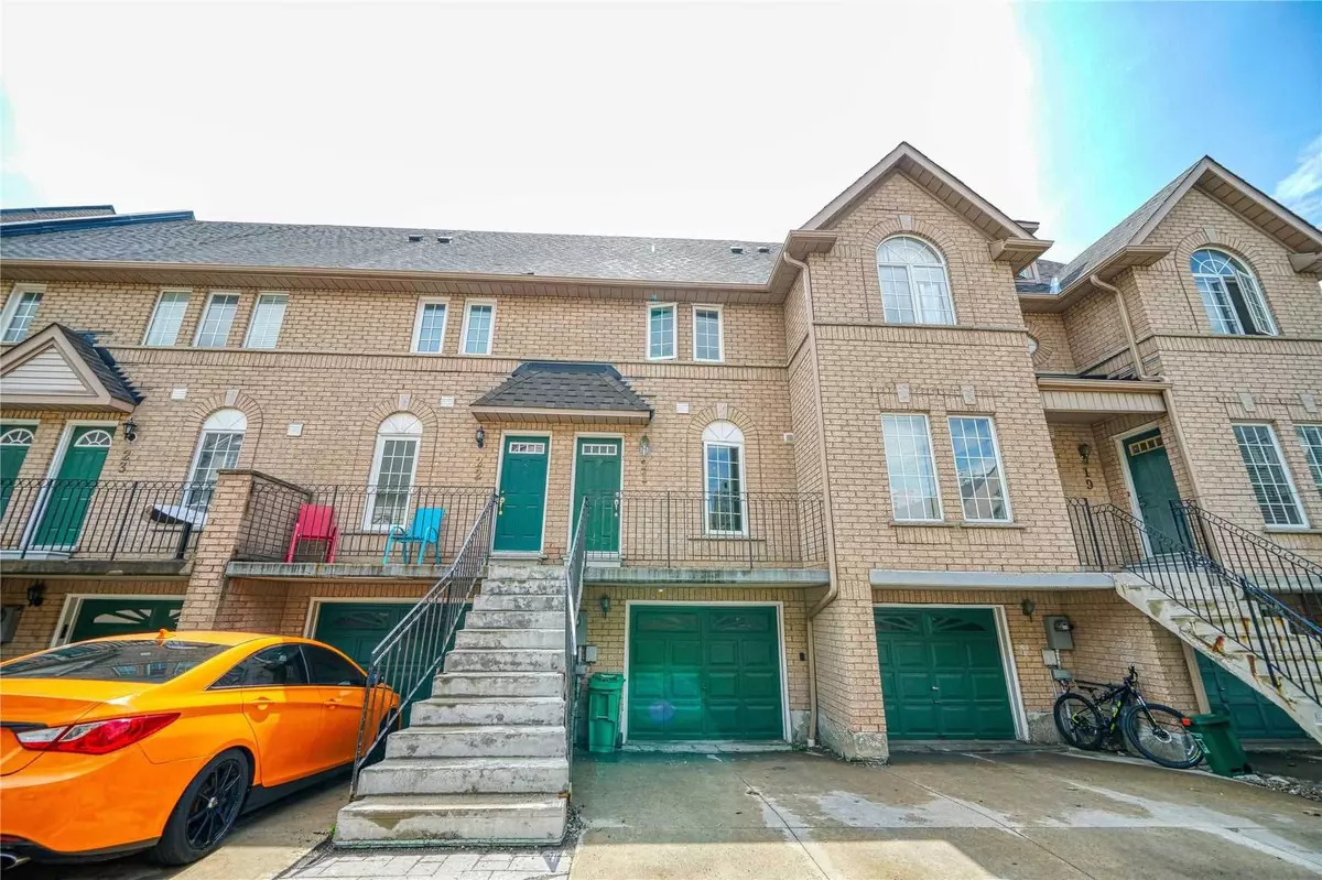 Mississauga, ON L5R 3V9,80 Strathaven DR #21